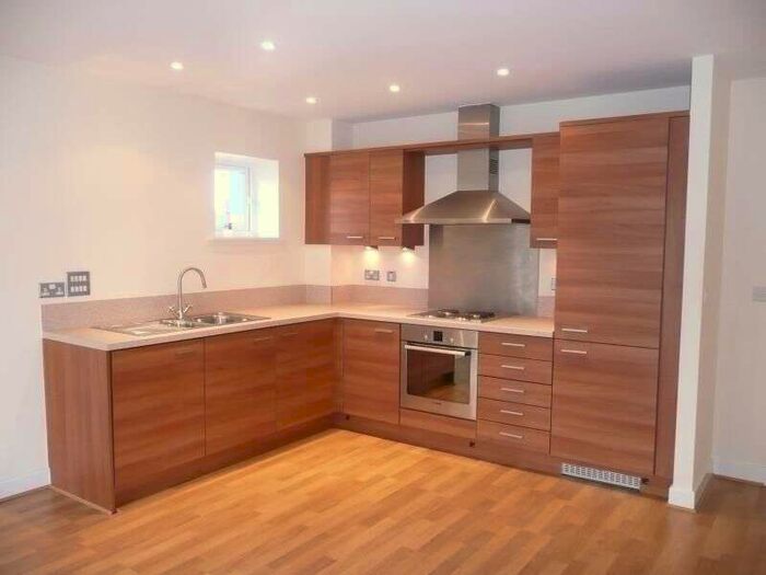 2 Bedroom Flat To Rent In Carmichael Avenue, Greenhithe, DA9