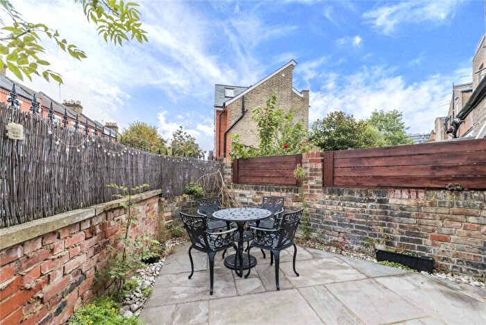 2 Bedroom Flat For Sale In Constantine Road, Hampstead, NW3