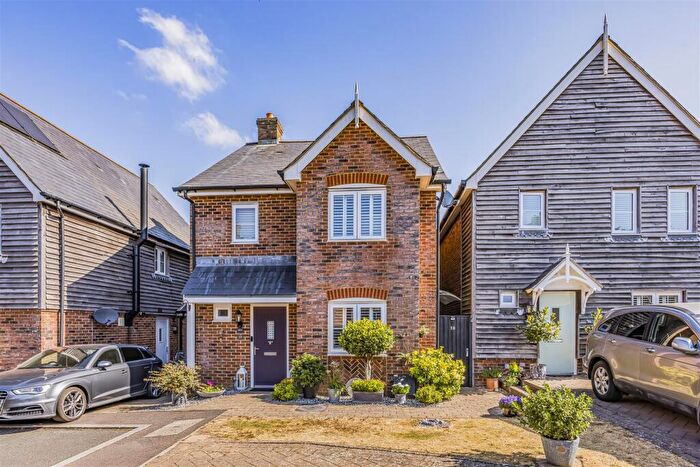 3 Bedroom Link Detached House For Sale In Trafalgar Rise, Clanfield, PO8