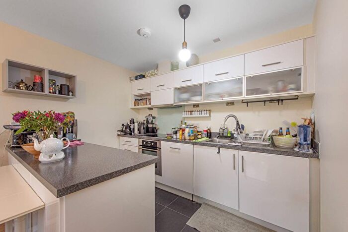 1 Bedroom Flat To Rent In Friern Barnet Road, Friern Barnet, London, N11