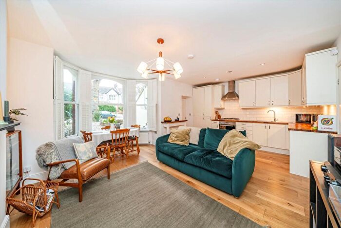 2 Bedroom Flat For Sale In Lordship Lane, East Dulwich, SE22