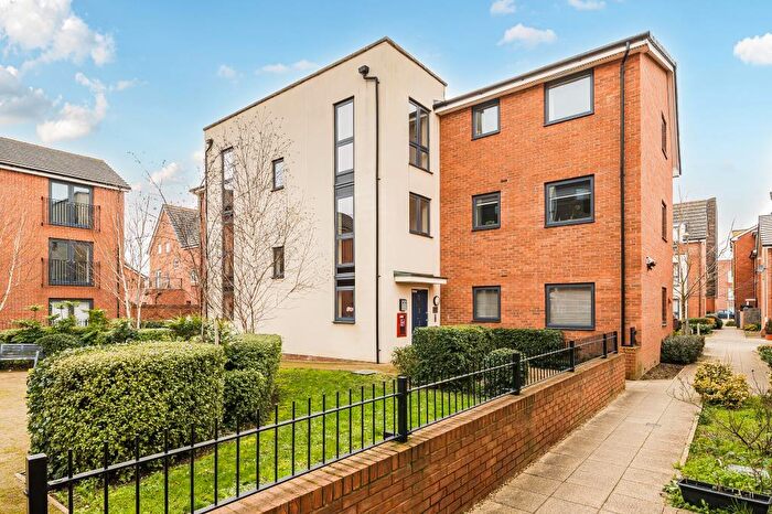 2 Bedroom Flat For Sale In Wilson Path, Aylesbury, HP19
