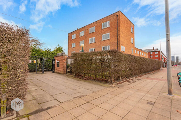 2 Bedroom Apartment For Sale In Eccles New Road, Salford, Greater Manchester, M5