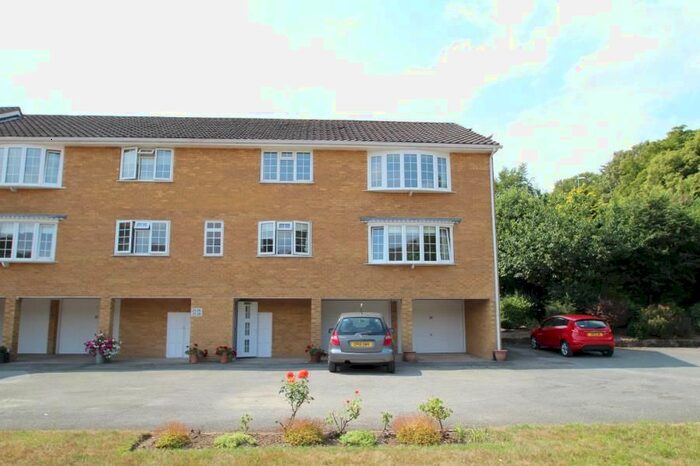 2 Bedroom Flat To Rent In Leconfield Court, Wetherby, LS22