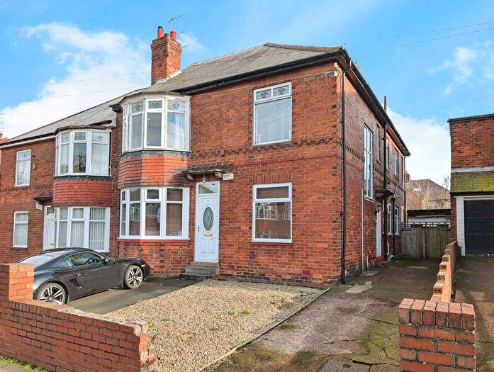 2 Bedroom Flat For Sale In Ovington Grove, Fenham, Newcastle Upon Tyne, NE5