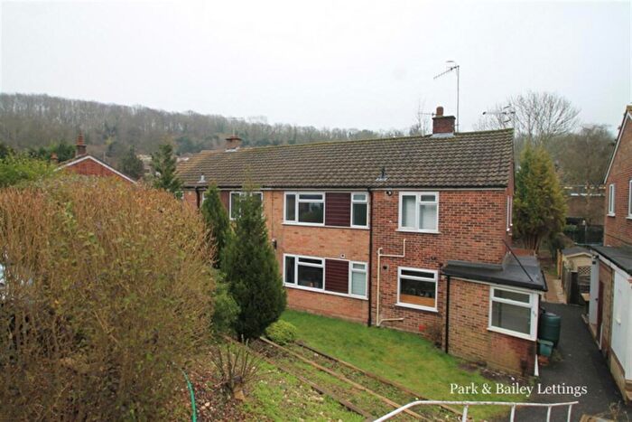 2 Bedroom House To Rent In Bedroom First Floor Maisonette In Caterham Valley, CR3