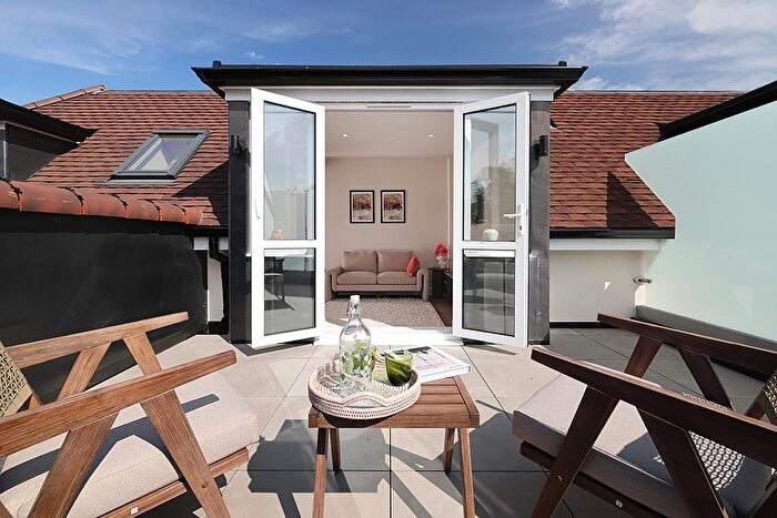 2 Bedroom Apartment For Sale In Mclaren Court, Fetcham, KT22