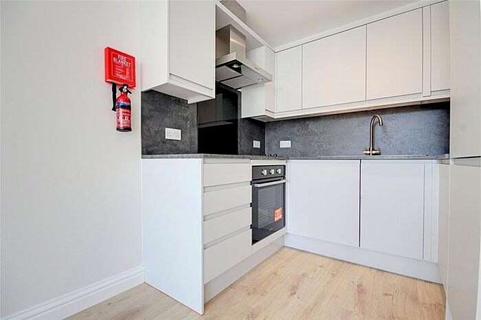2 Bedroom Flat To Rent In Gladbeck Way, Enfield, EN2