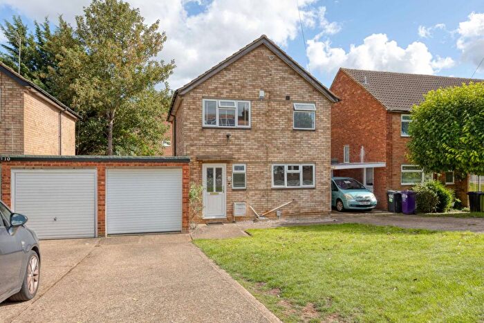 3 Bedroom Link Detached House For Sale In Old Hale Way, Hitchin, SG5