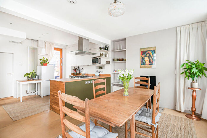 1 Bedroom Maisonette For Sale In Ellsworth Street, London, E2