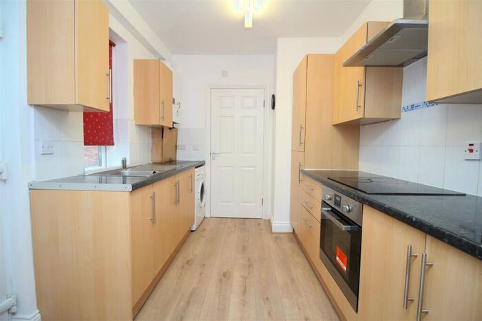 3 Bedroom Flat To Rent In Hazelwood Avenue, Jesmond, Newcastle Upon Tyne, NE2