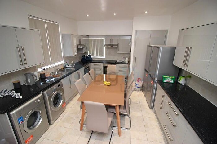 10 Bedroom House To Rent In Bainbrigge Road, Leeds, LS6