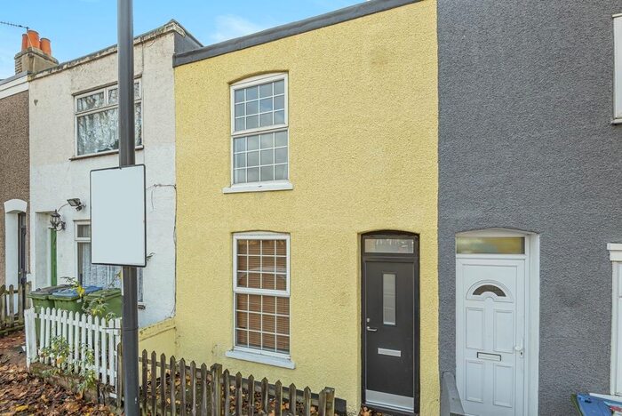 2 Bedroom Cottage To Rent In Brewery Road, London, SE18