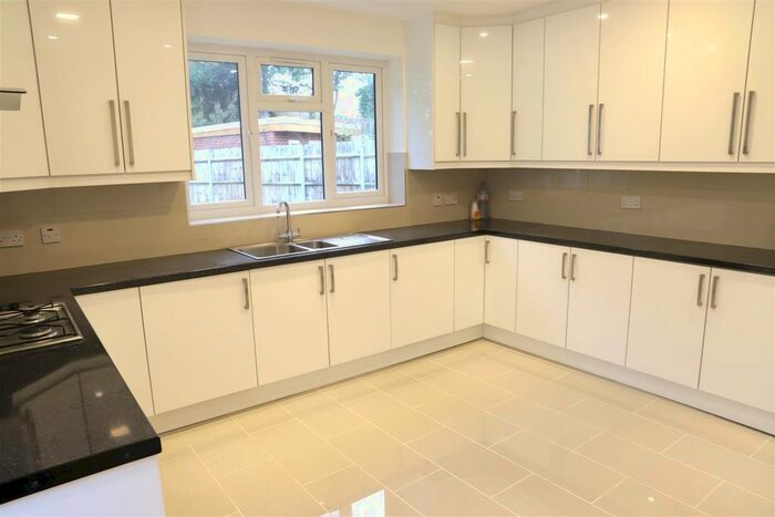 6 Bedroom Detached Bungalow To Rent In Dukes Avenue, Northolt, Middlesex, UB5