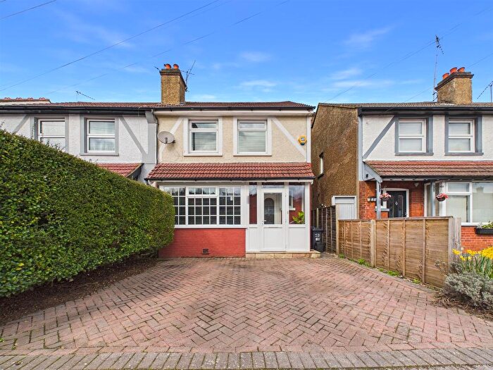 3 Bedroom Semi Detached House For Sale In Chipstead Valley Road, Coulsdon, CR5