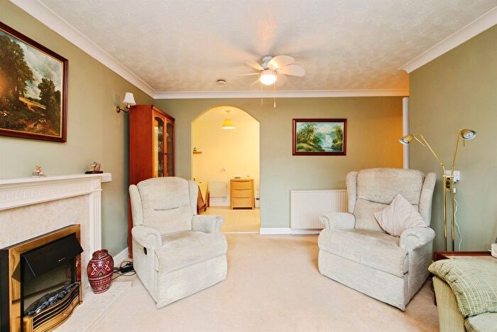 2 Bedroom Flat For Sale In Wyre Mews, Haxby, York, YO32