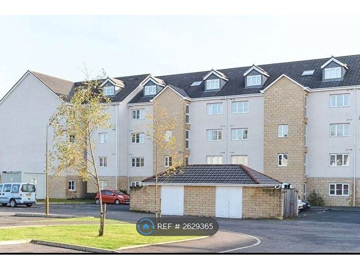 2 Bedroom Flat To Rent In Queens Crescent, Livingston, EH54