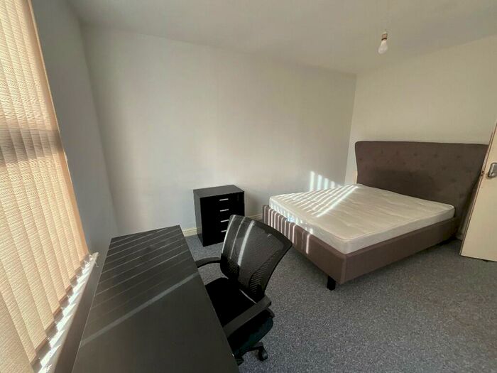 5 Bedroom Detached House To Rent In Hartley Road, Nottingham, Nottinghamshire, NG7