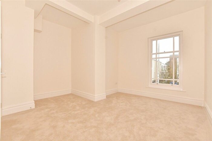 2 Bedroom Flat For Sale In Pleydell Gardens, Folkestone, Kent, CT20
