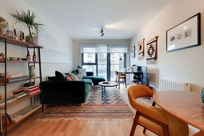 2 Bedroom Flat For Sale In Green Lanes Walk, Hythe House, N4
