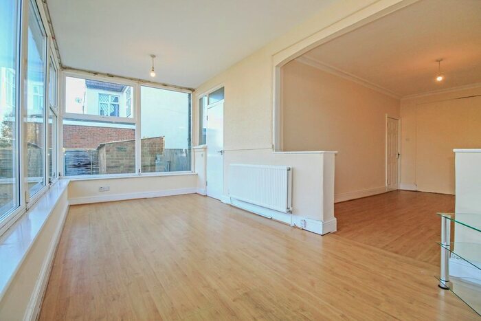 5 Bedroom Semi-Detached House To Rent In Northwick Avenue, Harrow HA3