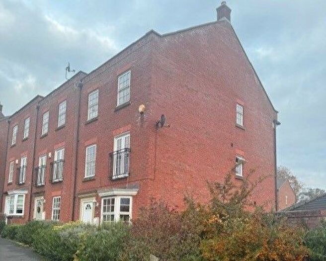 4 Bedroom Town House To Rent In Duckery Wood Walk, Birmingham, B43