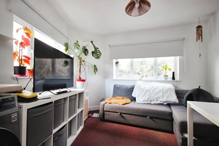 2 Bedroom Flat To Rent In Ashton Road - Bedminster, BS3
