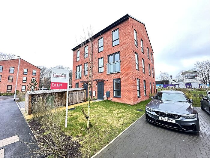 2 Bedroom Town House To Rent In Copper Beech Court, Leeds, West Yorkshire, LS16