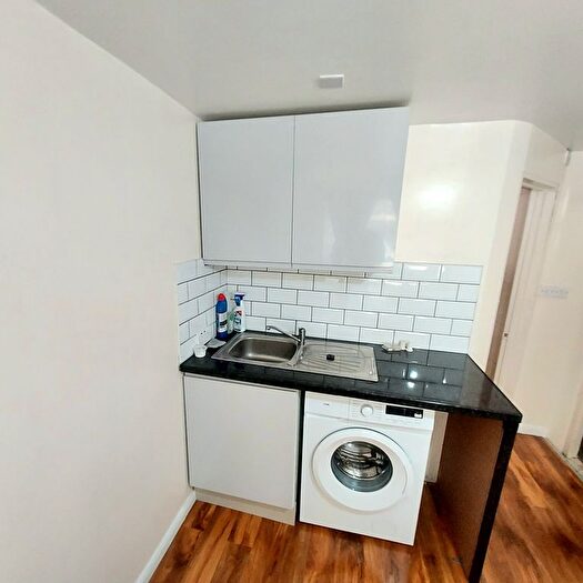 Studio To Rent In Shropshire Close, Mitcham, CR4