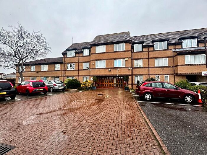 1 Bedroom Flat For Sale In Beehive Lane, Ilford, IG4