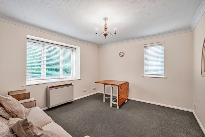 1 Bedroom Flat To Rent In Granville Place, Pinner, HA5