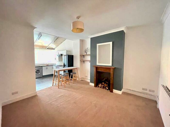 2 Bedroom Ground Flat To Rent In Cowbridge Road East, Cardiff, CF5