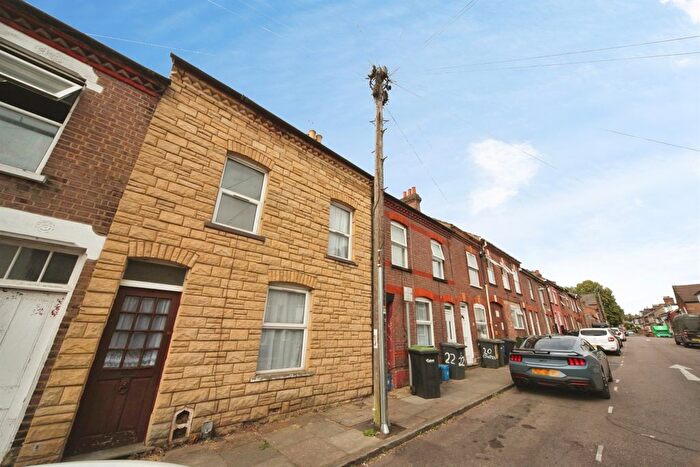 4 Bedroom Terraced House For Sale In Cowper Street, Luton, LU1