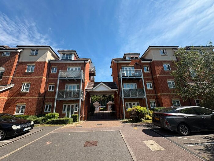 2 Bedroom Flat To Rent In Mitchell House, High Wycombe, Buckinghamshire, HP13