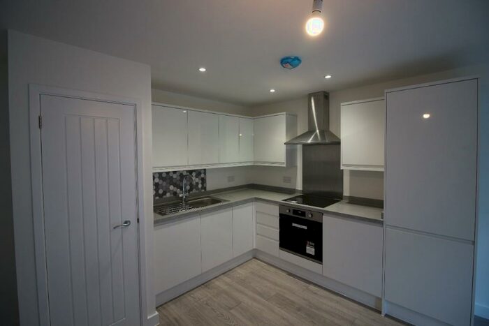 3 Bedroom Flat To Rent In Postway Mews, Ilford, London, IG1