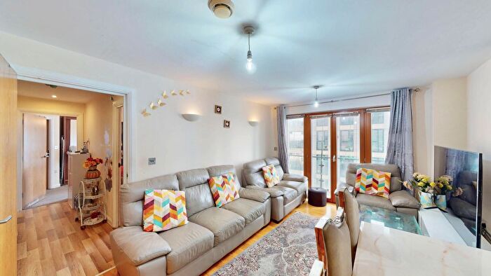 2 Bedroom Flat For Sale In Ilford Hill, Ilford, IG1