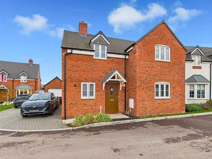 3 Bedroom Detached House For Sale In Honey Bee Close, Maisemore, Gloucester, GL2