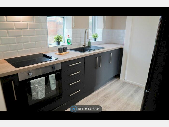 3 Bedroom Semi-Detached House To Rent In Redmarsh Avenue, Rawmarsh, Rotherham S62