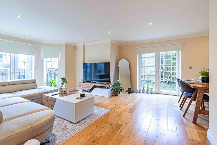 3 Bedroom Flat For Sale In Crossan Court, Stonegrove, Edgware, Middlesex, HA8