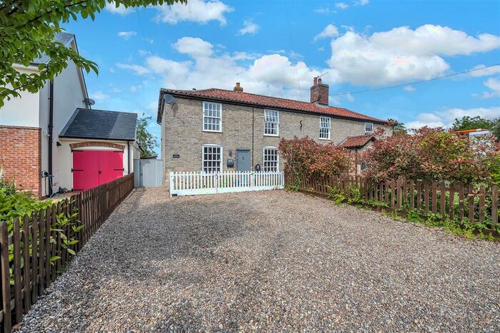 3 Bedroom Semi-Detached House For Sale In The Street, Norton, Bury St. Edmunds, IP31