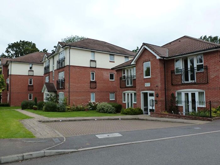 2 Bedroom Flat To Rent In Three Bridges Road, Crawley, RH10