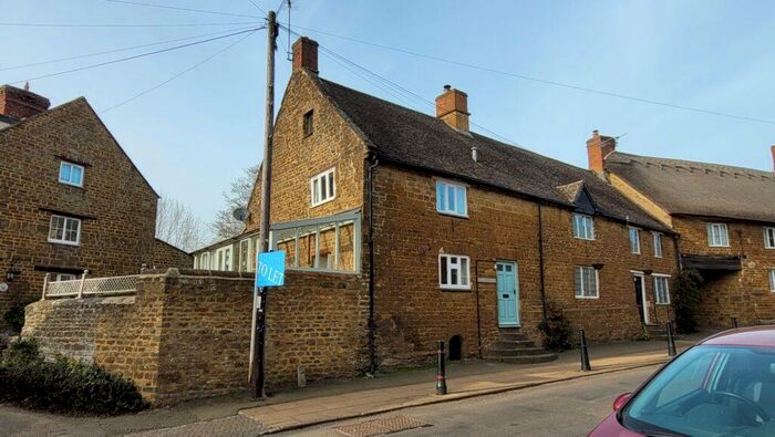 3 Bedroom Cottage To Rent In High Street, Adderbury, Oxon, OX17