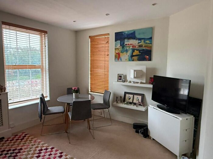 3 Bedroom Semi-Detached House To Rent In North Worple Way, Barnes, SW14