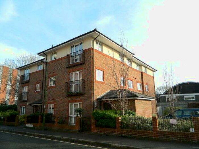 2 Bedroom Flat To Rent In Barrington Court, Horsham, RH12