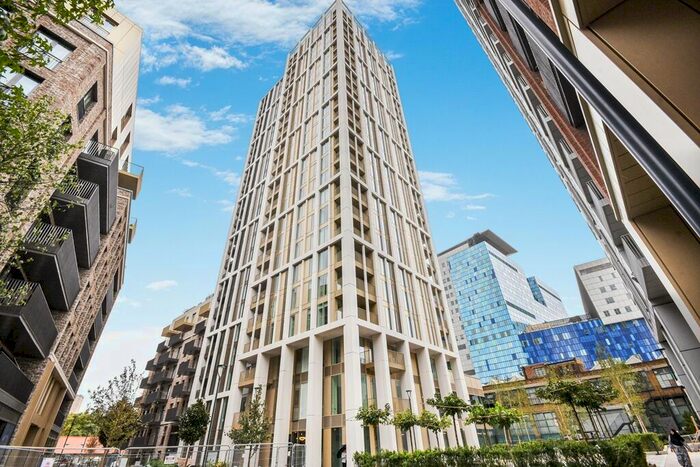 2 Bedroom Flat To Rent In Cendal Crescent, London, E1