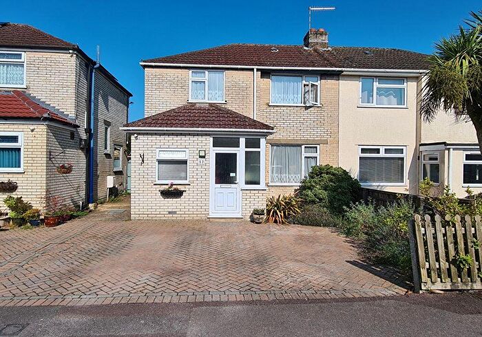 3 Bedroom Semi-Detached House For Sale In Causeway Crescent, Totton, Southampton, SO40