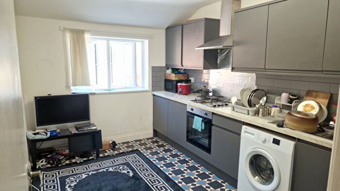 1 Bedroom Flat To Rent In Chatsworth Road, London, E5