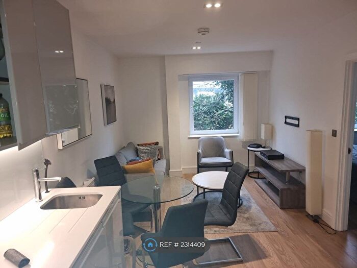 1 Bedroom Flat To Rent In Pinnacle House, Kings Langley, WD4