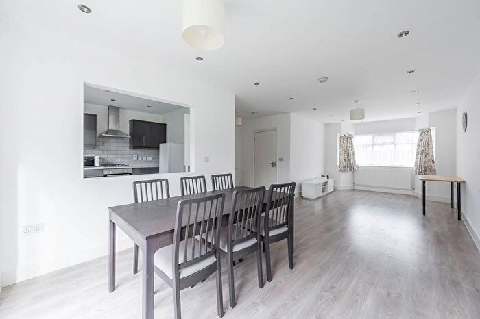 5 Bedroom Detached House To Rent In Hawthorne Avenue, Harrow, HA3