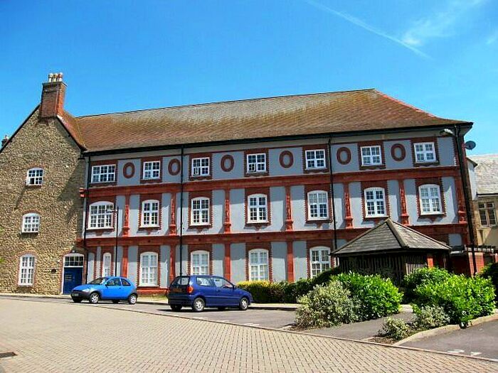 3 Bedroom Apartment To Rent In Morris House, Bennett Crescent, Cowley, OX4